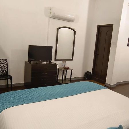 Hotel Brick Castle Chennai Exterior foto